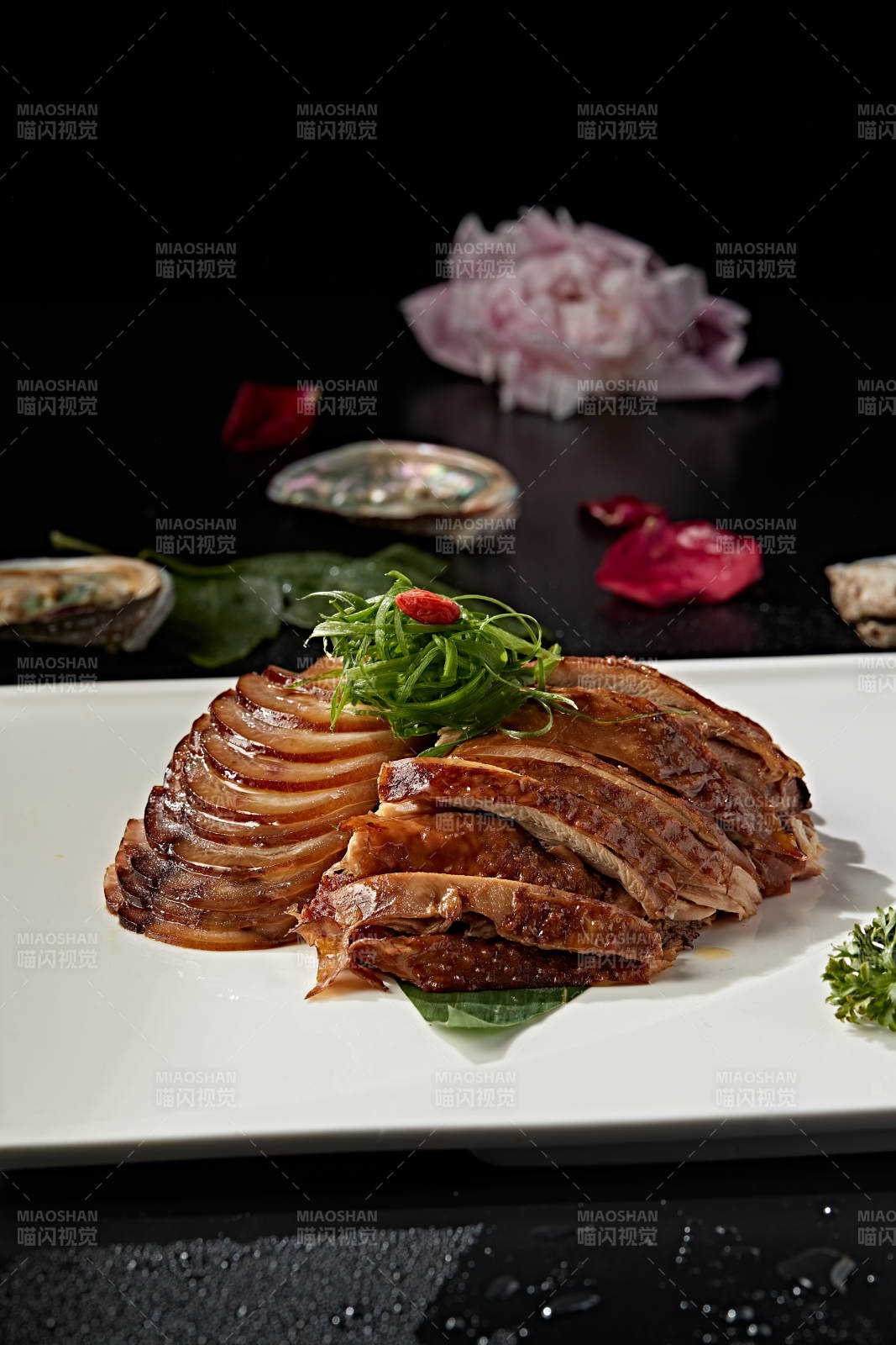 肘花熏鸡双拼图片