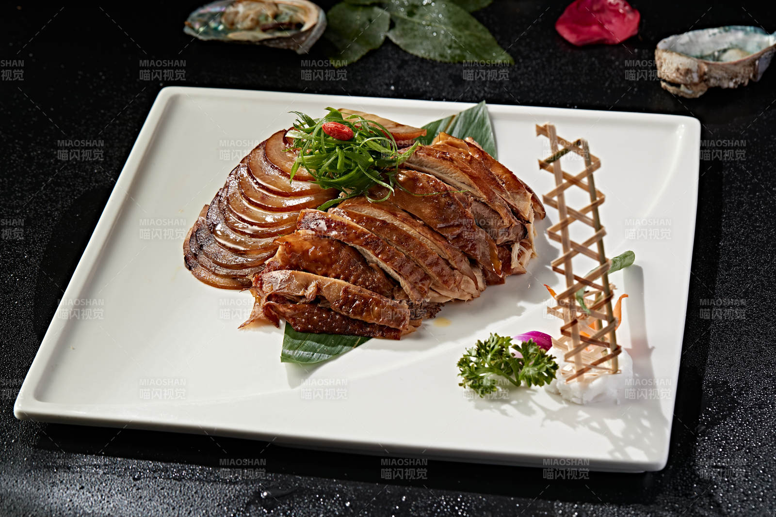 肘花熏鸡双拼图片