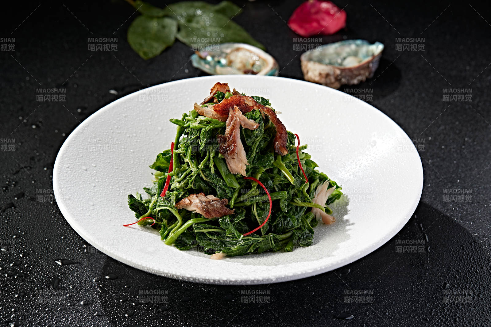 野菜凉拌手撕熏鱼图片