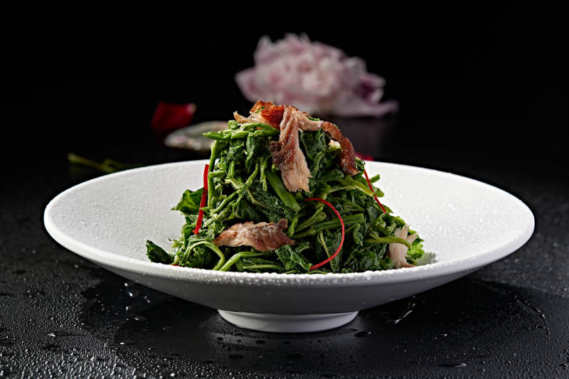 野菜凉拌手撕熏鱼图片