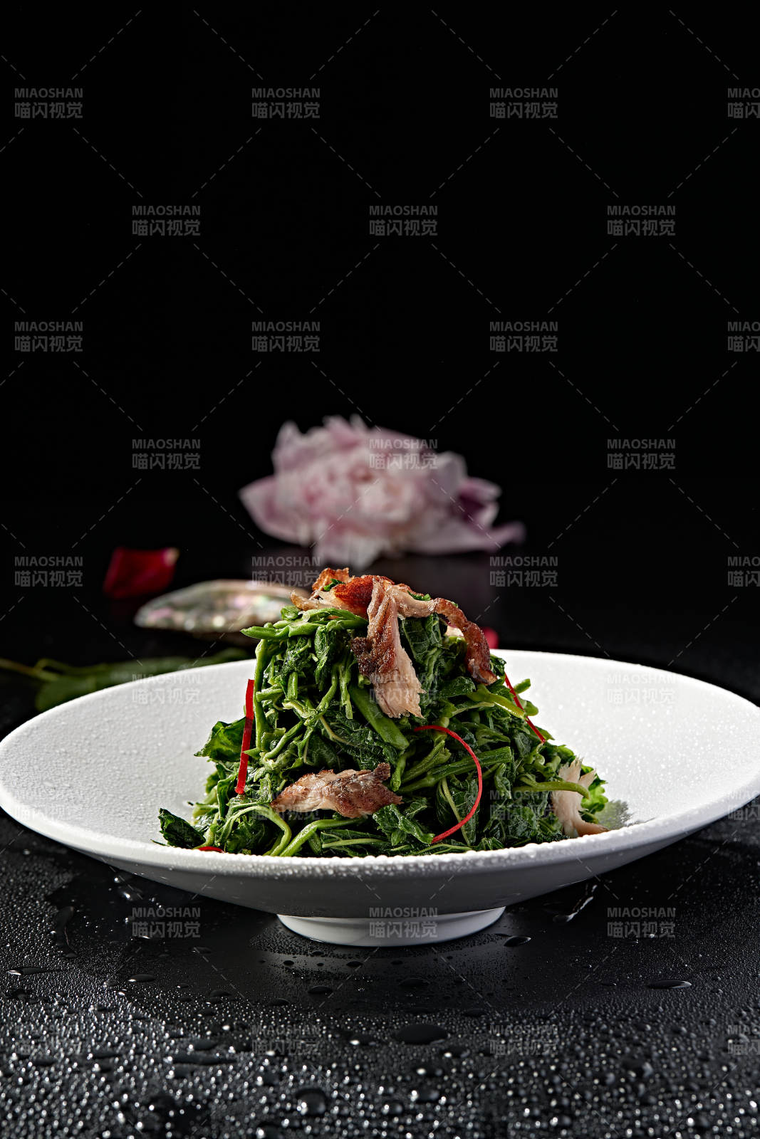 野菜凉拌手撕熏鱼图片