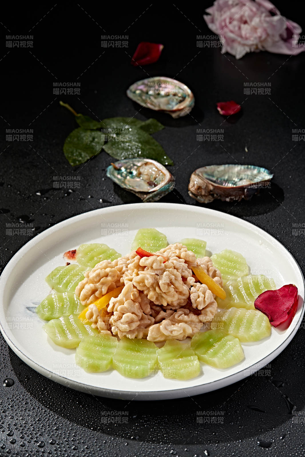 莴笋彩椒小炒桃仁图片