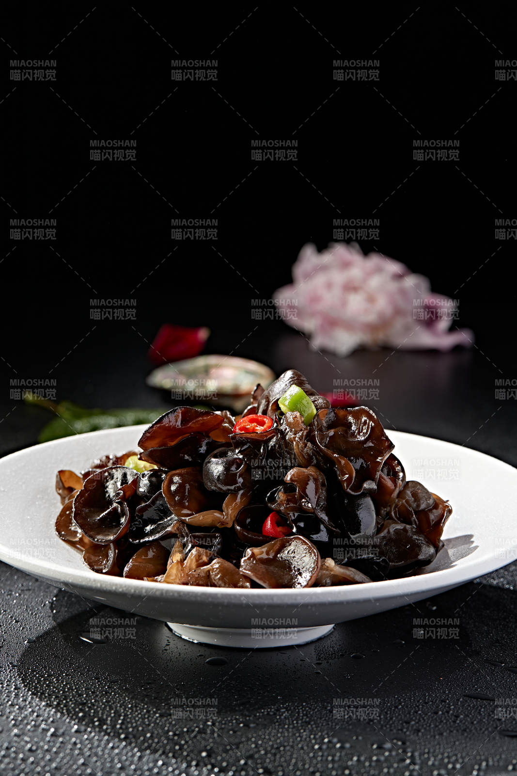 凉菜捞汁木耳图片