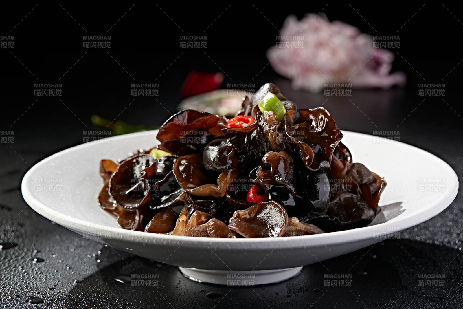 凉菜捞汁木耳图片