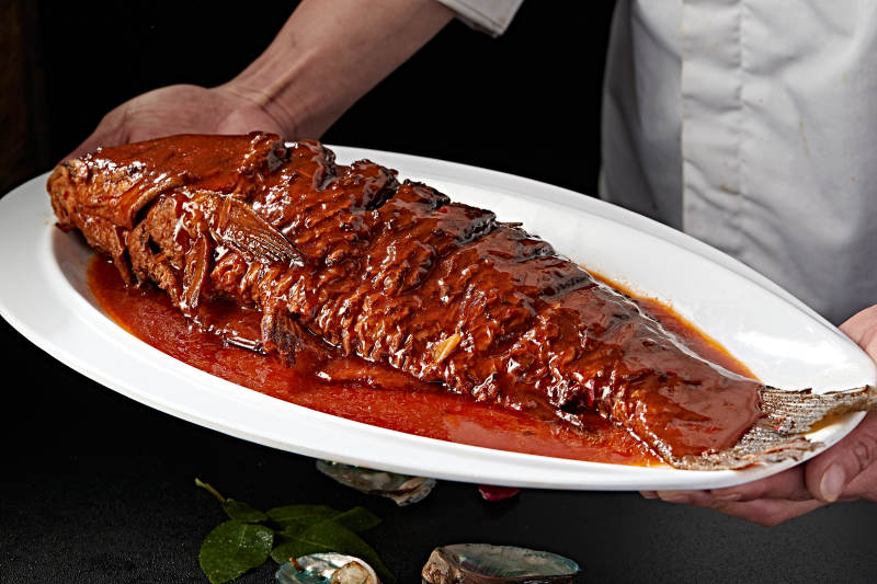 喜宴菜浇汁干烧野生大鲤鱼图片