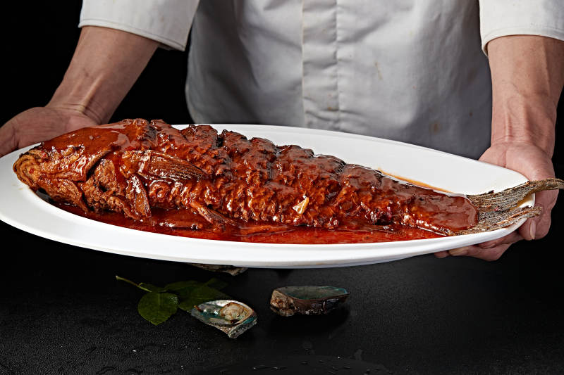 喜宴菜浇汁干烧野生大鲤鱼图片