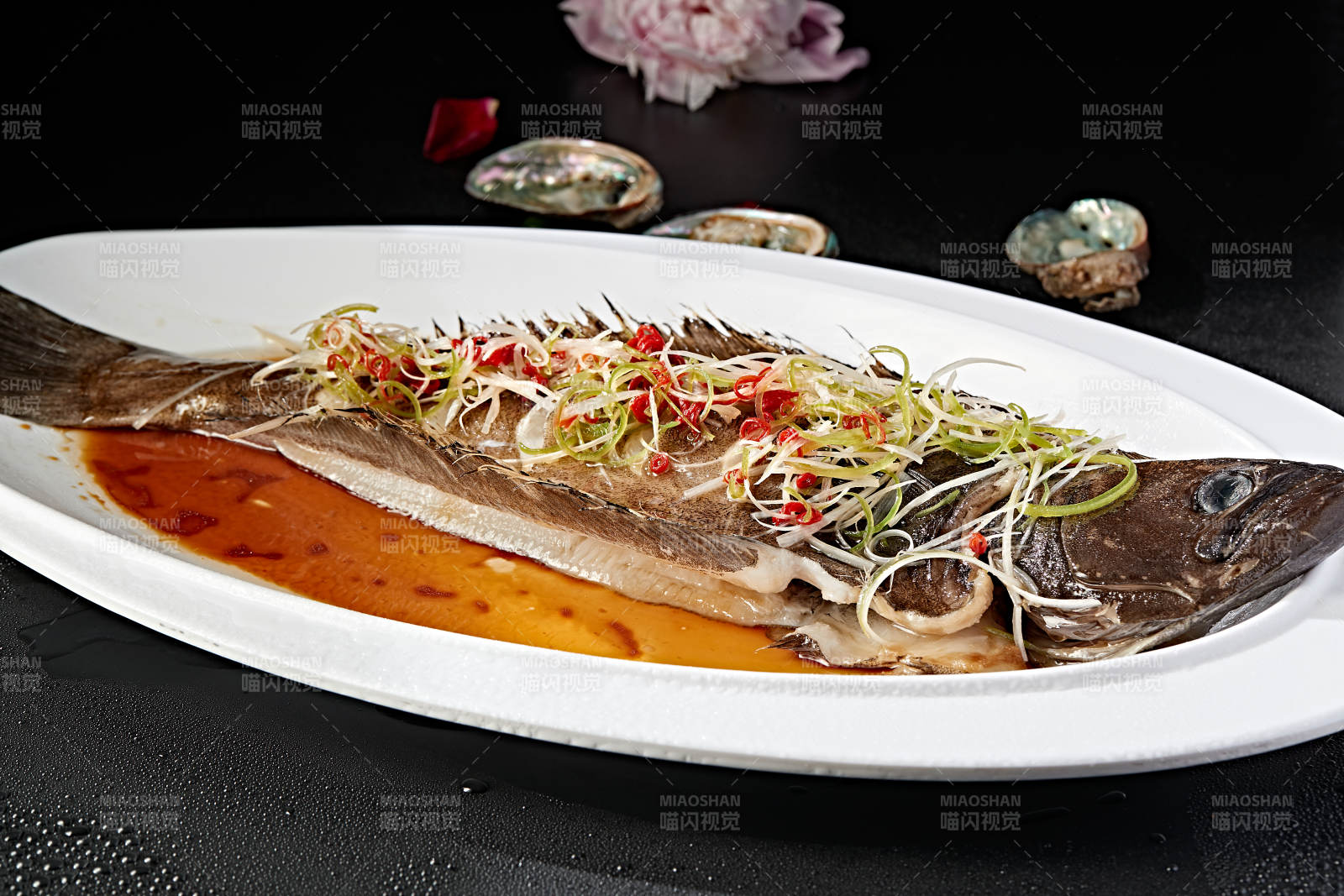 清蒸浇汁鲽鱼图片