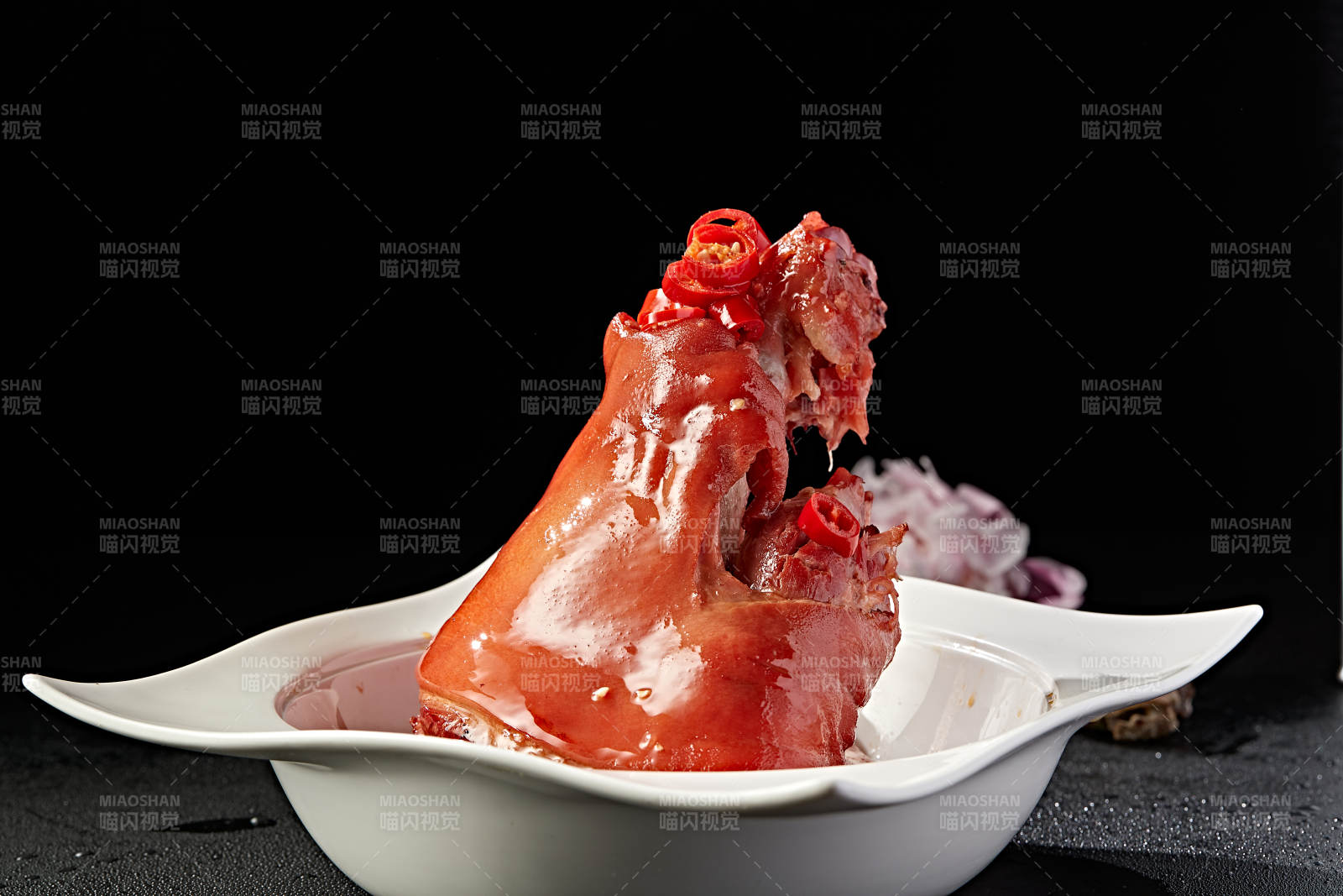 浇汁红焖肘子图片