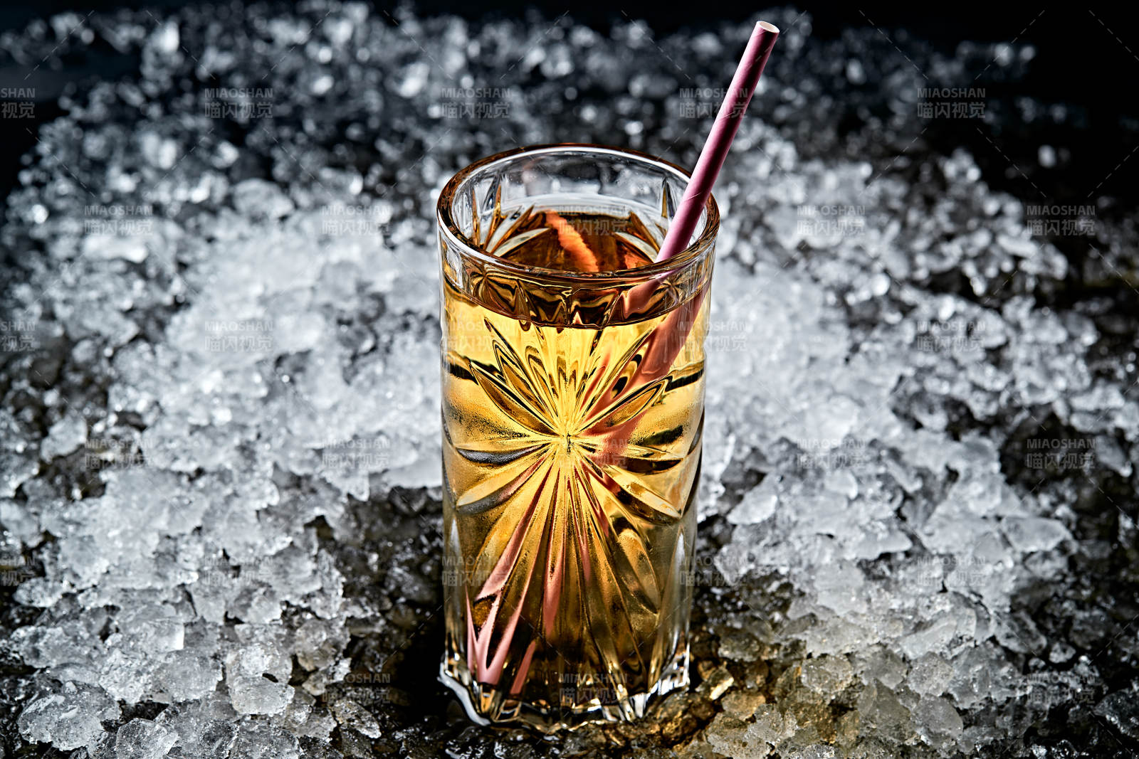 调制含酒精类饮品果醋威士忌图片