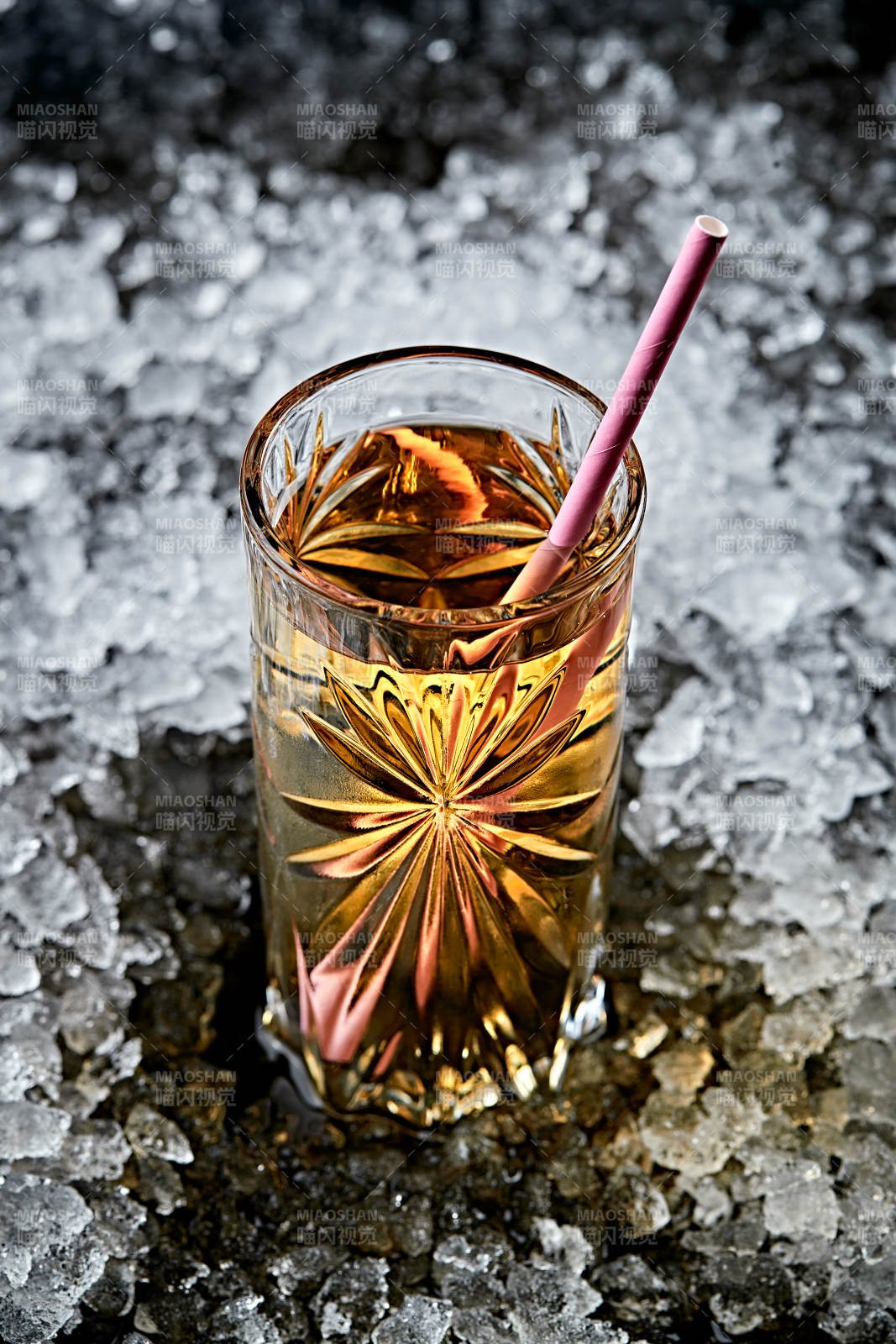 调制含酒精类饮品果醋威士忌图片