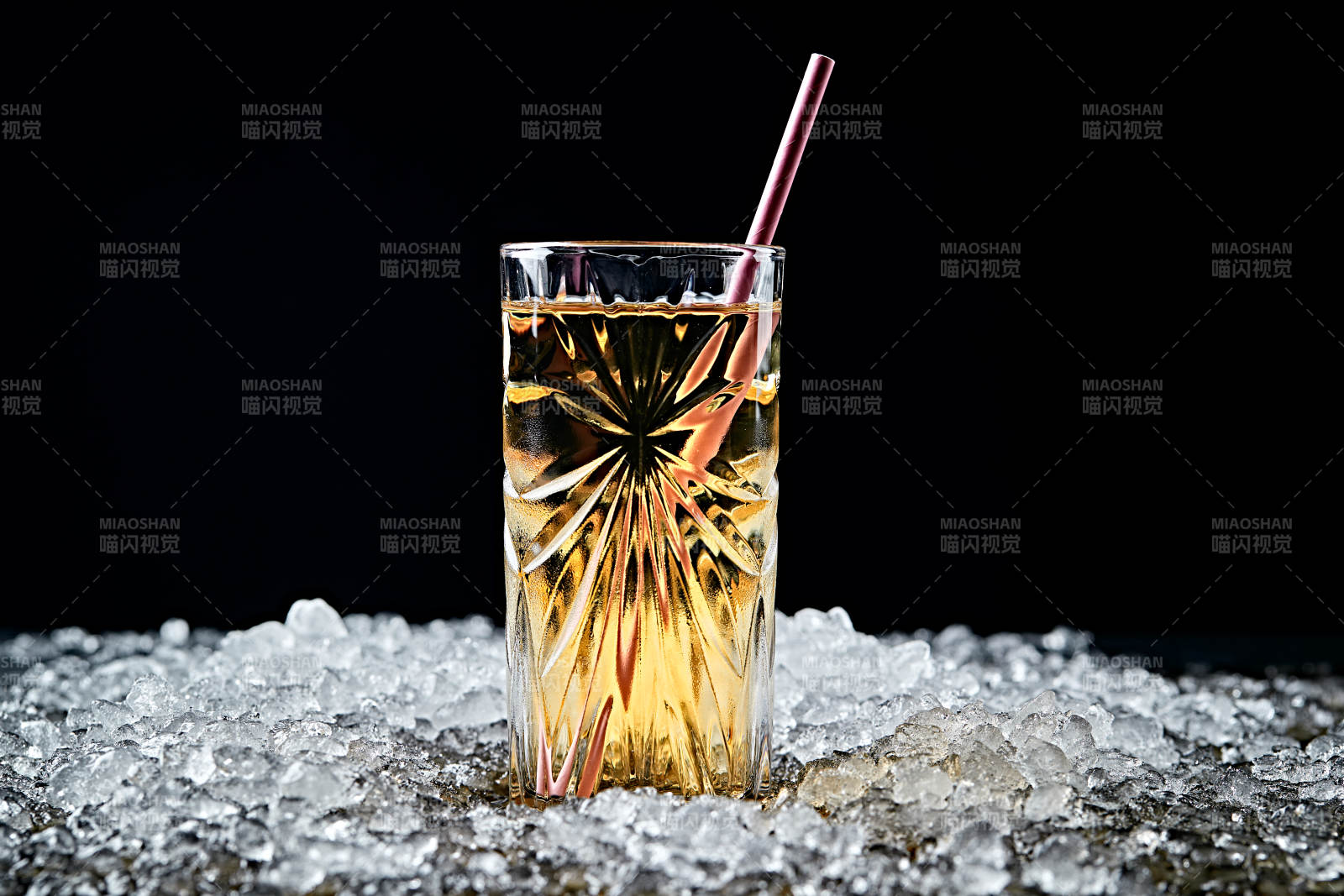 调制含酒精类饮品果醋威士忌图片