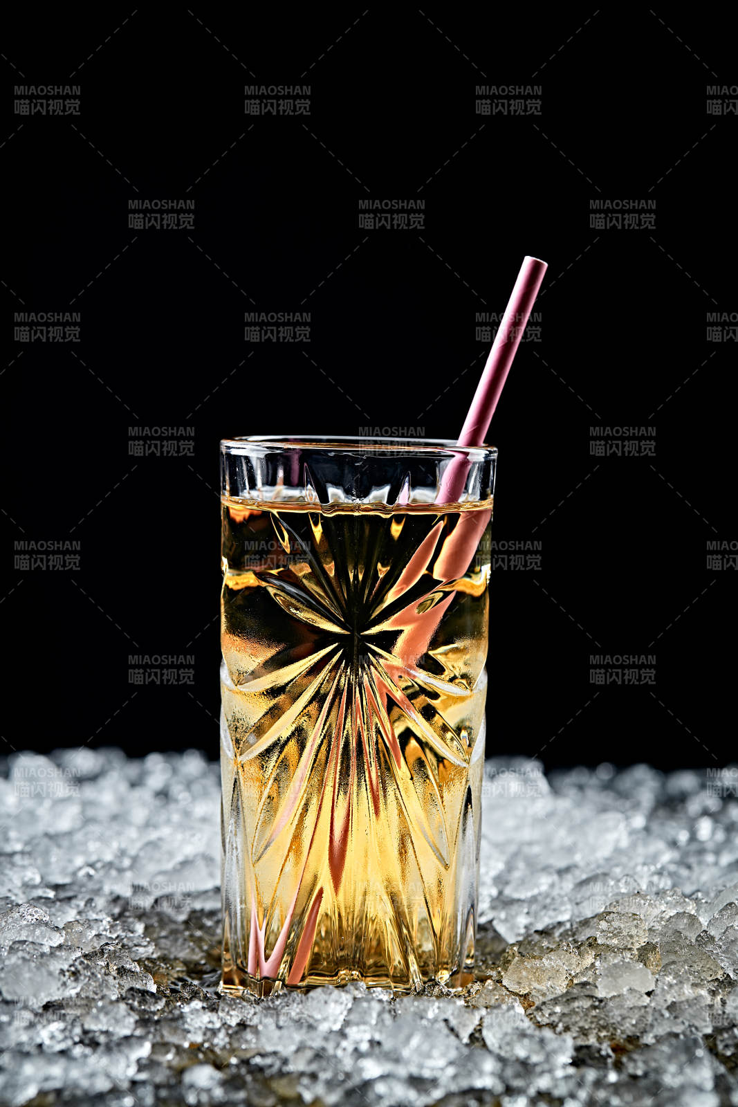 调制含酒精类饮品果醋威士忌图片