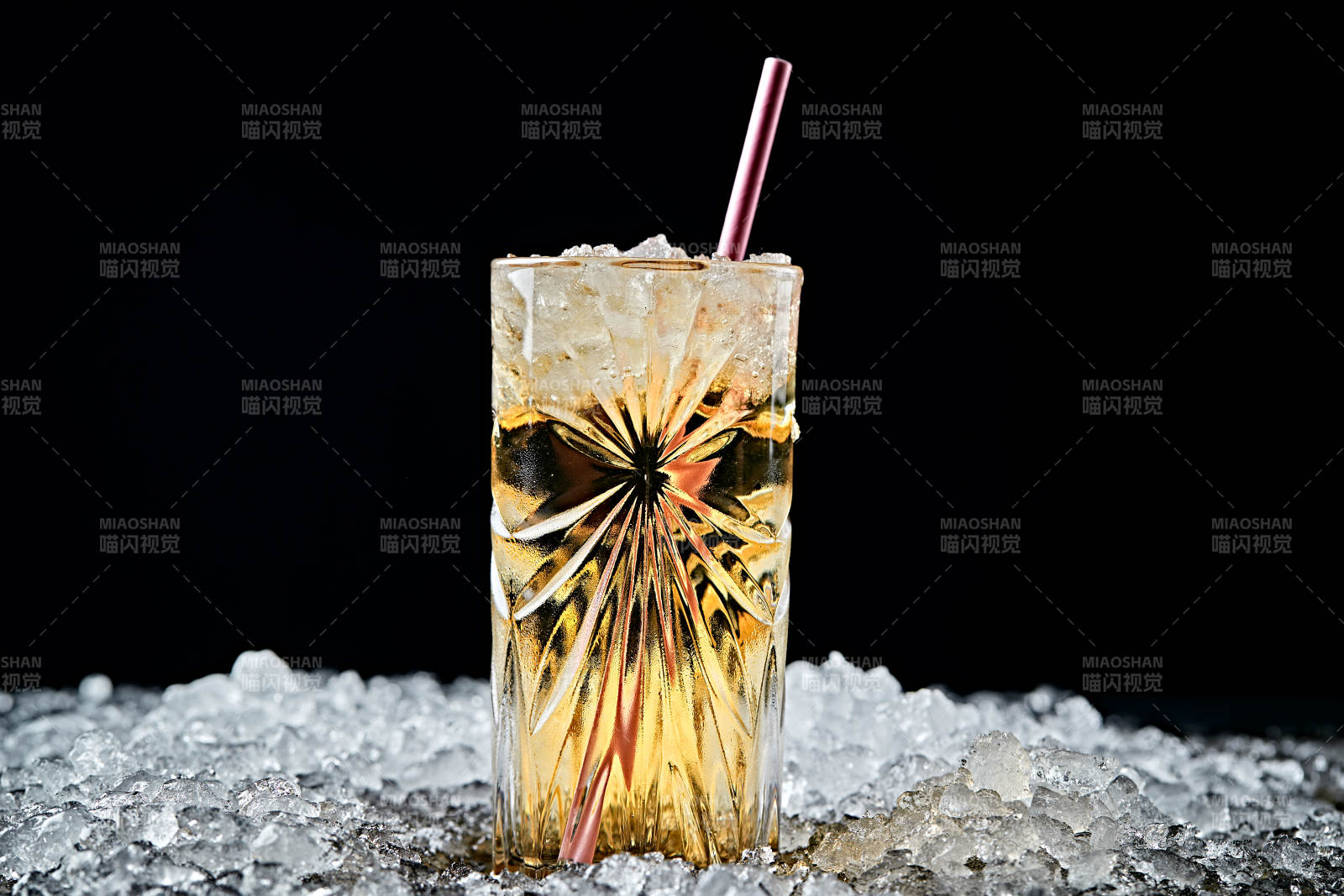 调制含酒精类饮品果醋威士忌图片