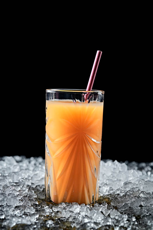 调制含酒精类饮品芒果汁伏特加图片