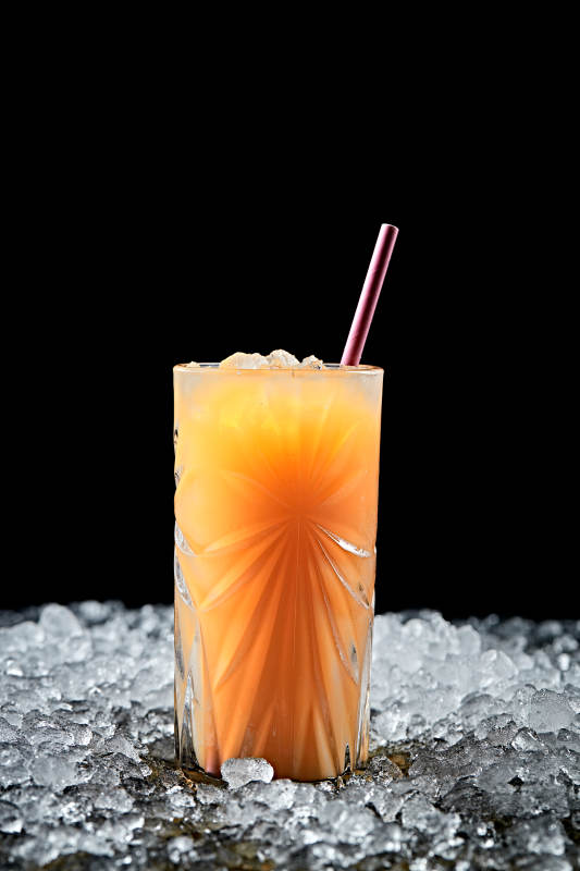 调制含酒精类饮品芒果汁伏特加图片