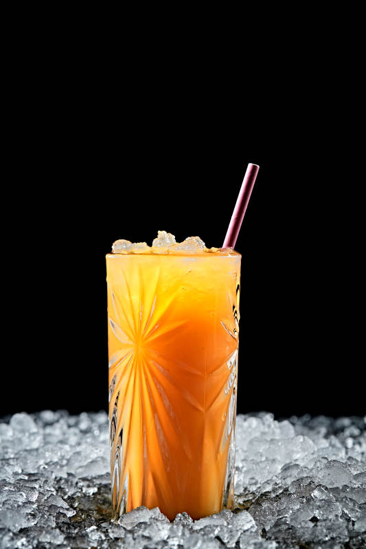 调制含酒精类饮品芒果汁伏特加图片