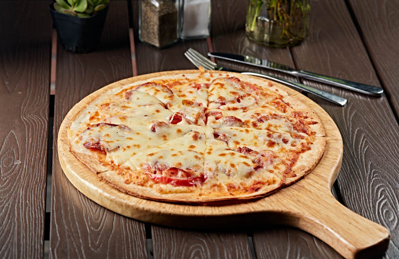 意大利芝士蔬菜培根披萨图片