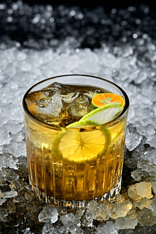 调制含酒精类饮品青柠金酒威士忌图片
