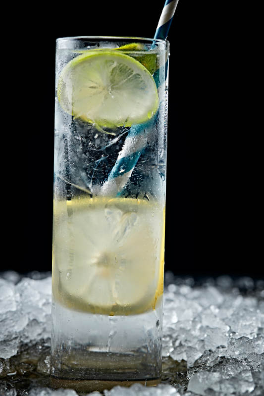 调制含酒精类饮品青柠雪碧龙舌兰图片
