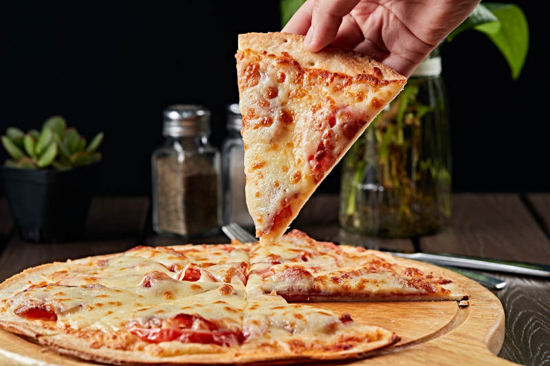 意大利芝士蔬菜培根披萨图片