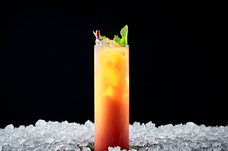 调制含酒精类饮品西柚血橙汁龙舌兰图片