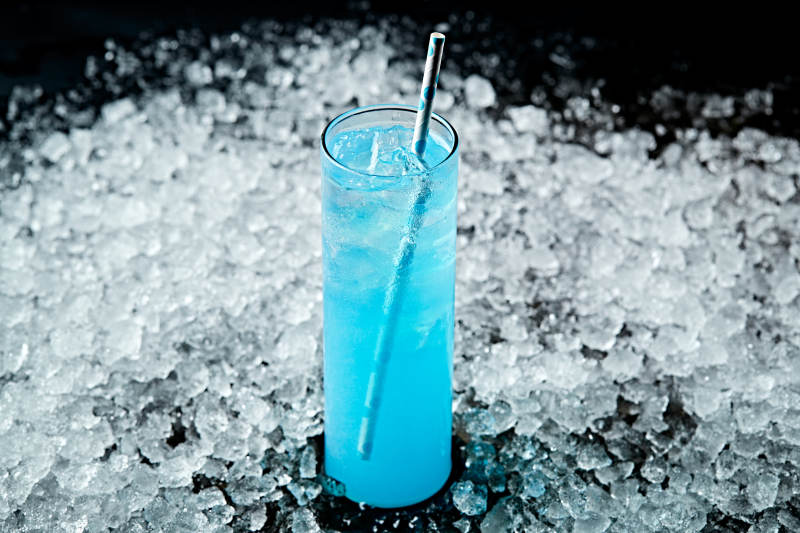 调制含酒精类饮品蓝橙基酒伏特加图片