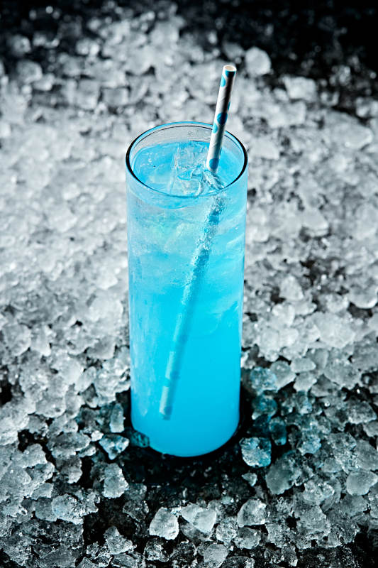 调制含酒精类饮品蓝橙基酒伏特加图片