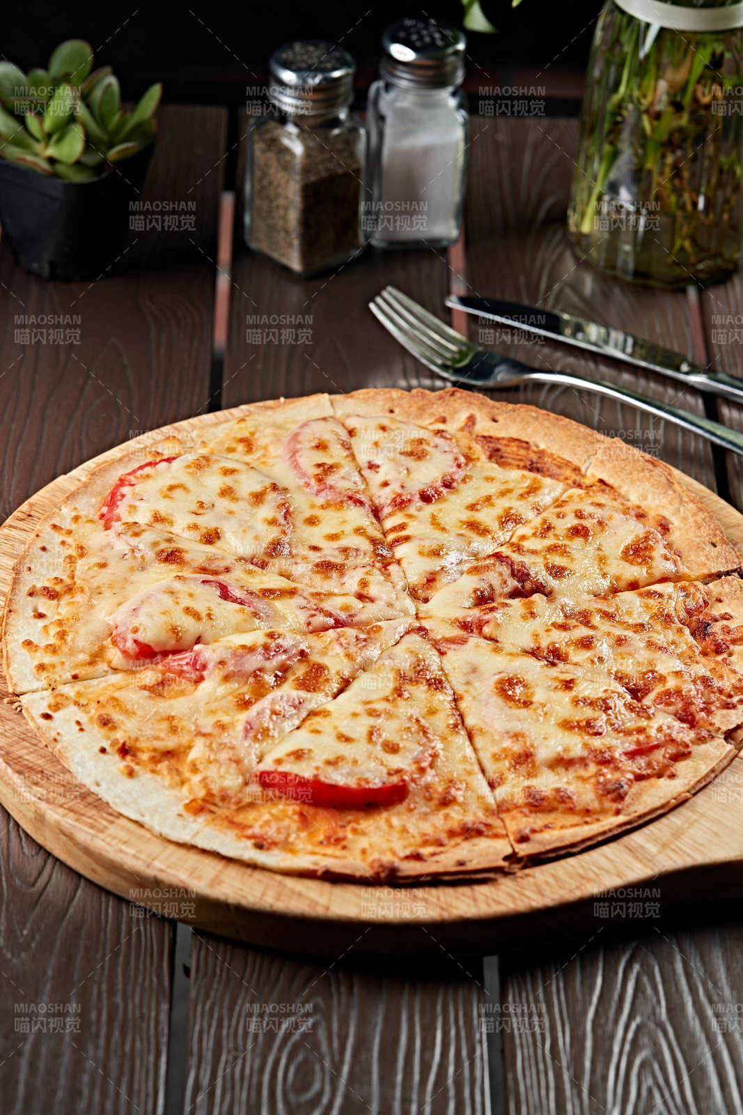 意大利芝士蔬菜培根披萨图片