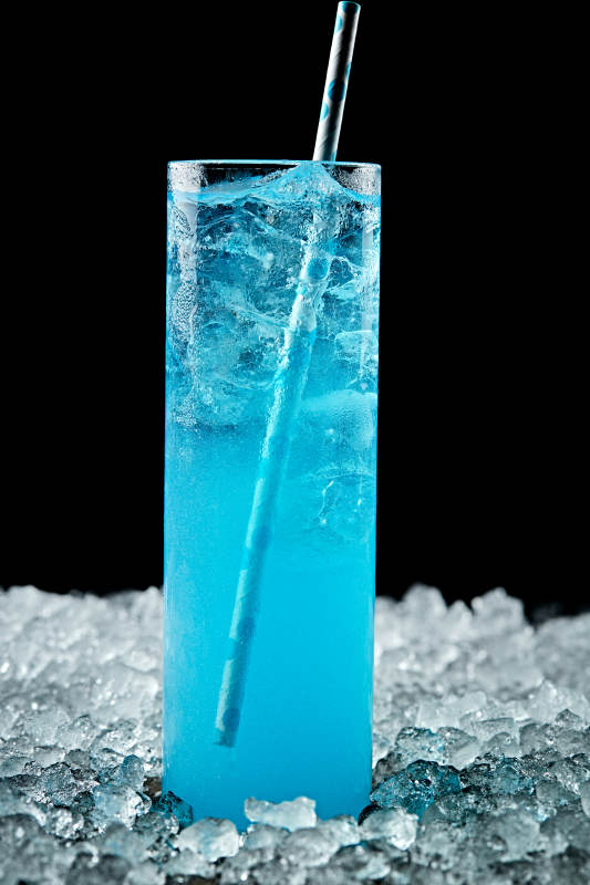 调制含酒精类饮品蓝橙基酒伏特加图片