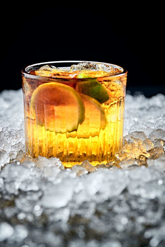 调制含酒精类饮品冰红茶轩尼诗威士忌图片