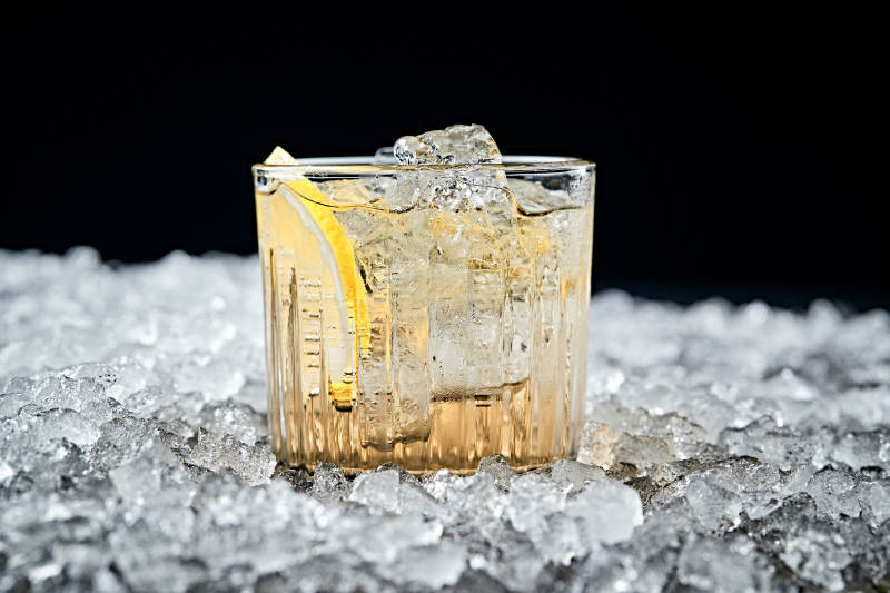 调制含酒精类饮品柠檬冰爽龙舌兰酒图片