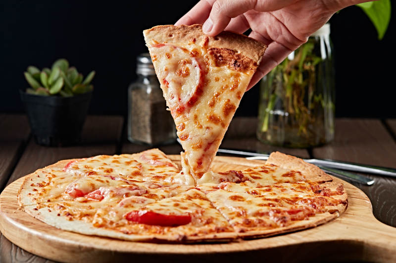 意大利芝士蔬菜培根披萨图片