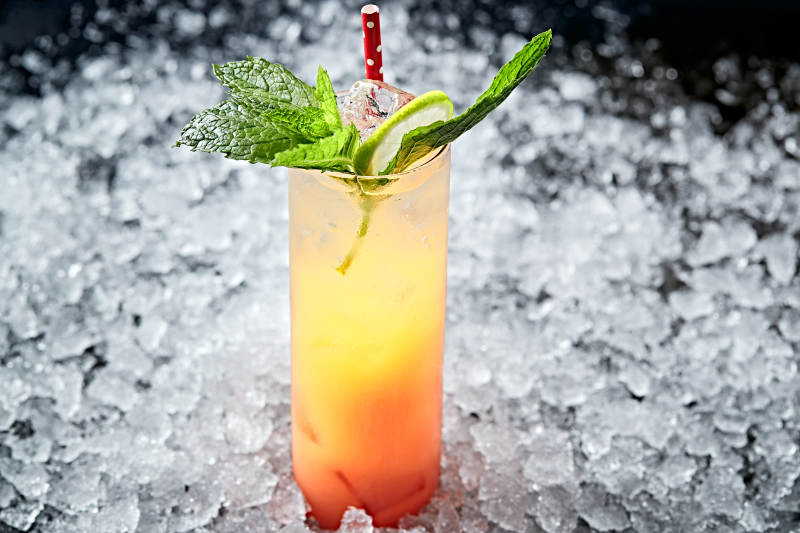 调制含酒精类饮品西柚血橙汁龙舌兰图片