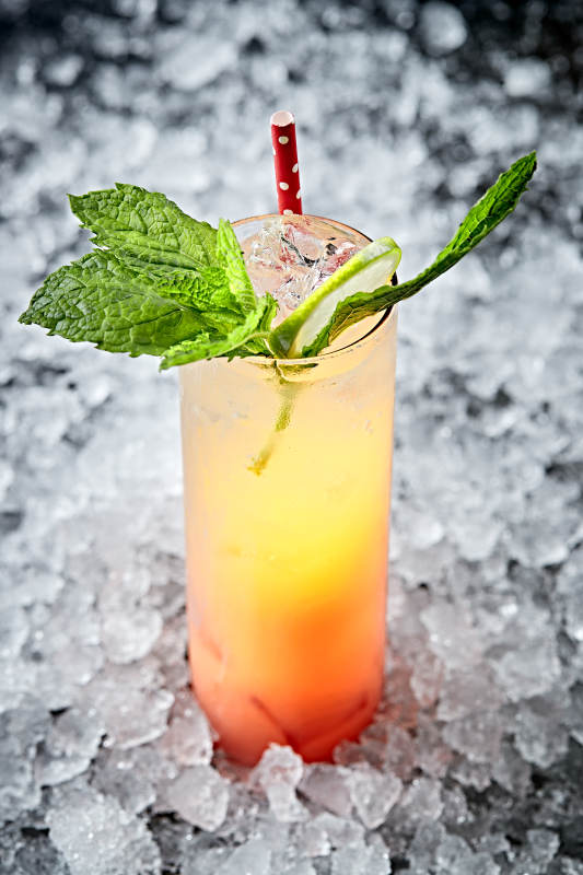 调制含酒精类饮品西柚血橙汁龙舌兰图片