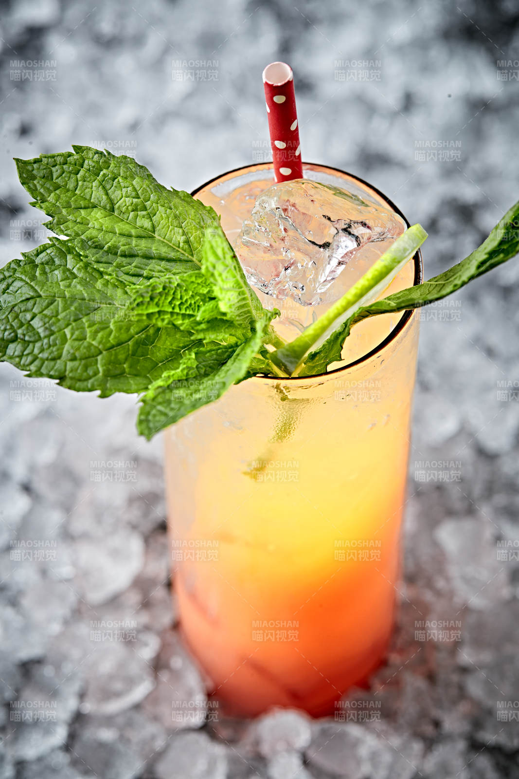 调制含酒精类饮品西柚血橙汁龙舌兰图片