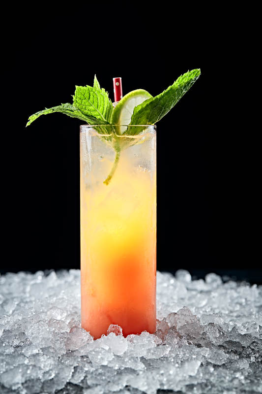 调制含酒精类饮品西柚血橙汁龙舌兰图片