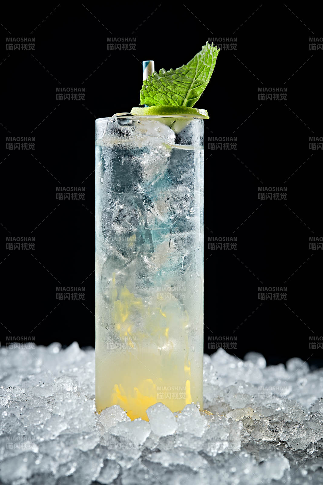 调制含酒精类饮品薄荷青柠冰雪碧柳橙汁伏特加图片
