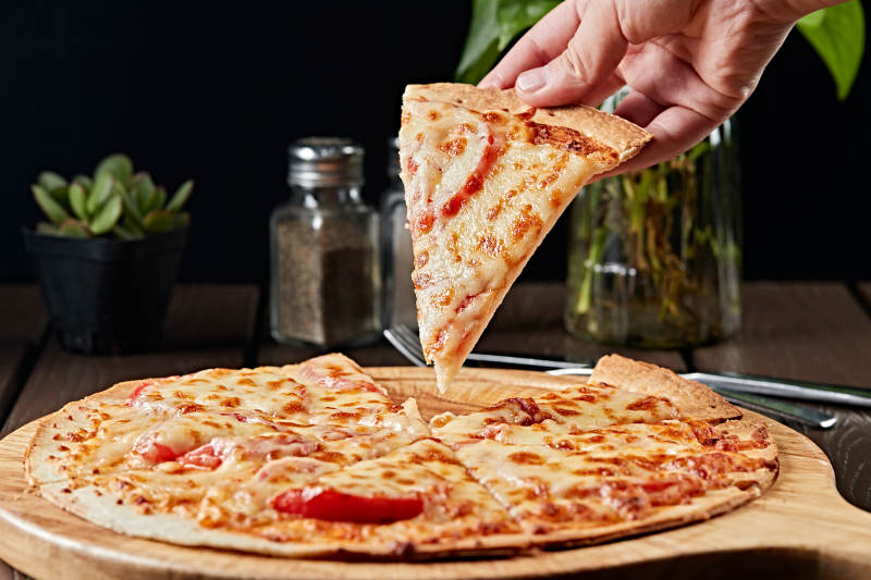 意大利芝士蔬菜培根披萨图片