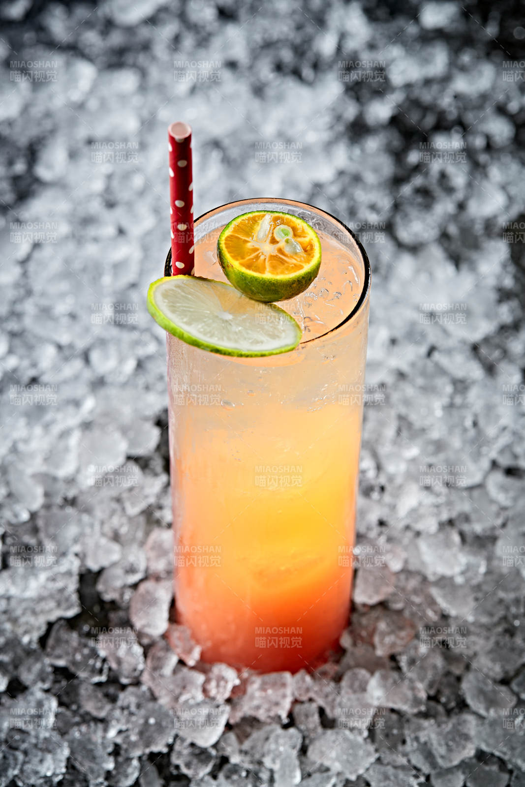 调制含酒精类饮品柳橙汁日式清酒图片