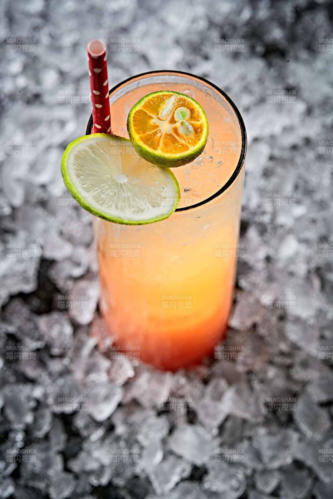 调制含酒精类饮品柳橙汁日式清酒图片