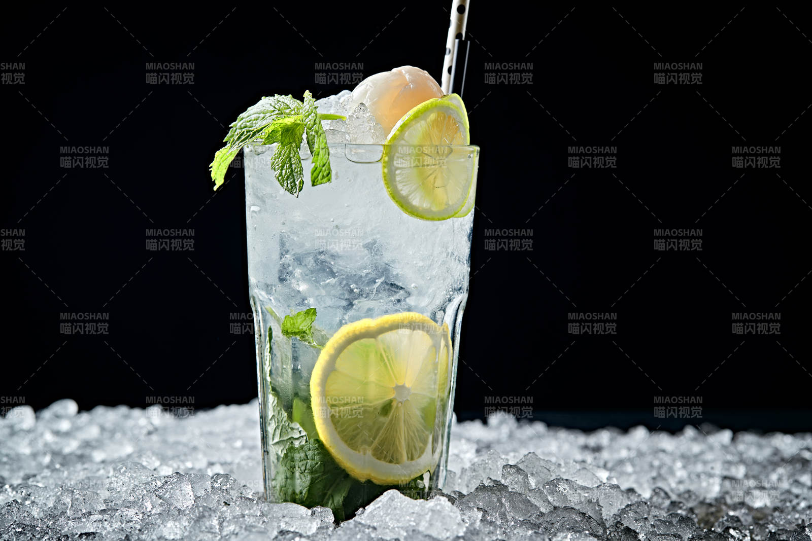 调制含酒精类饮品青柠苏打薄荷荔枝马天尼酒图片