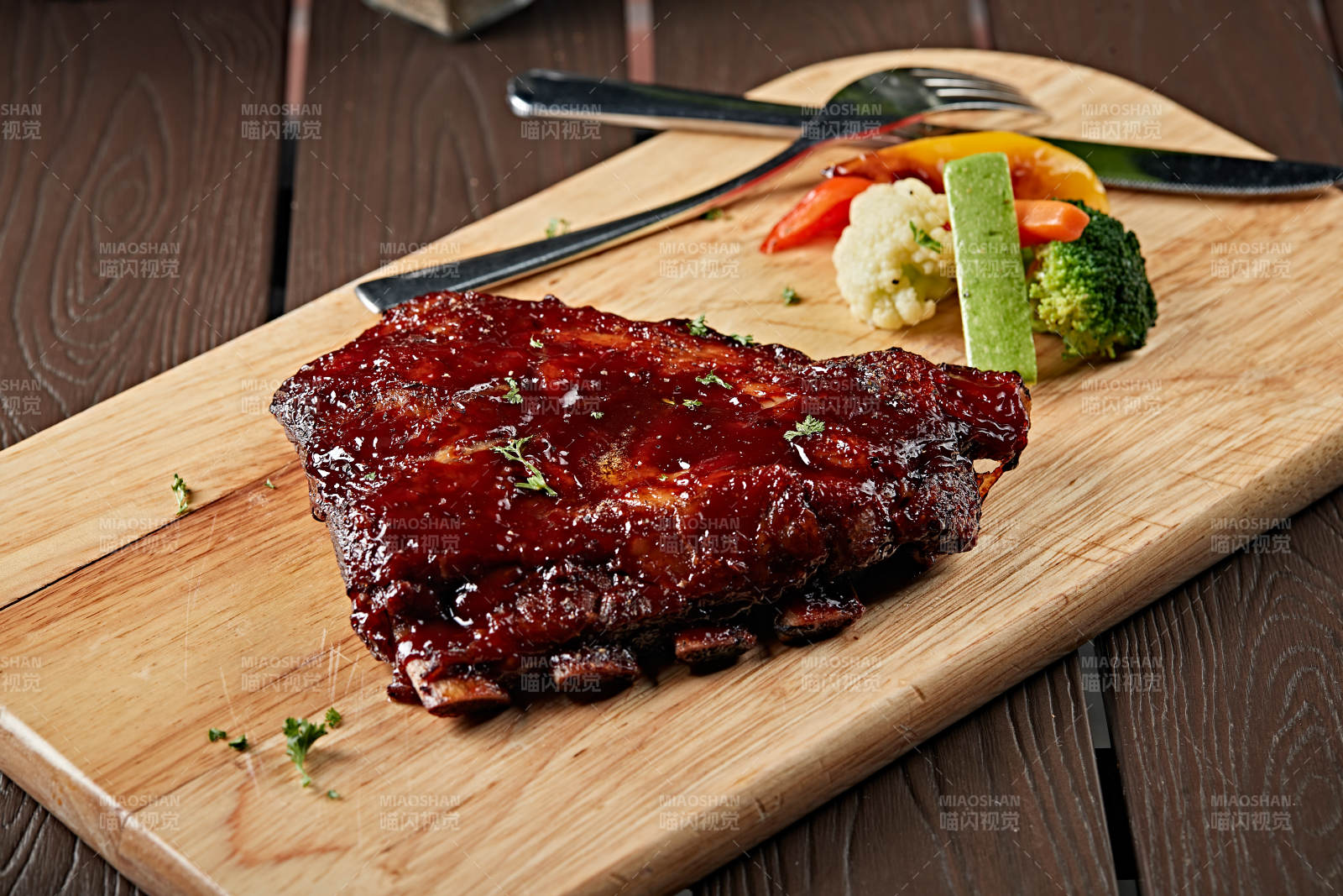 美式德州焖炉蜜汁烤猪排图片