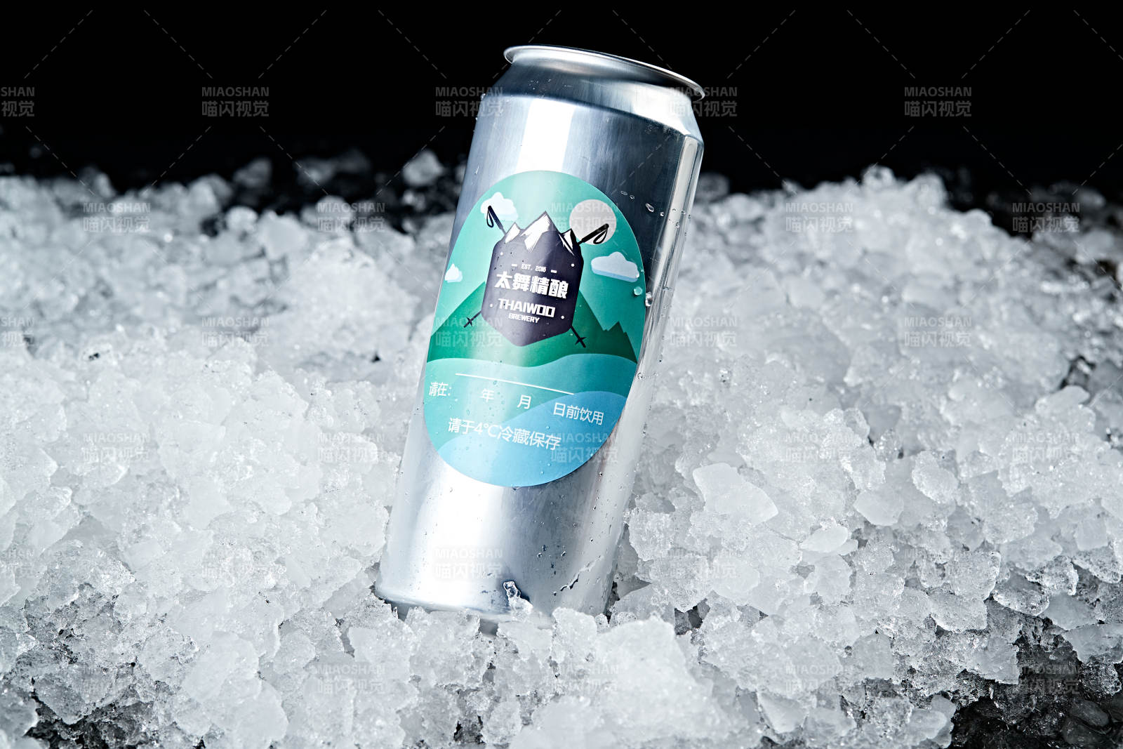 夏日里的冰镇精酿啤酒图片