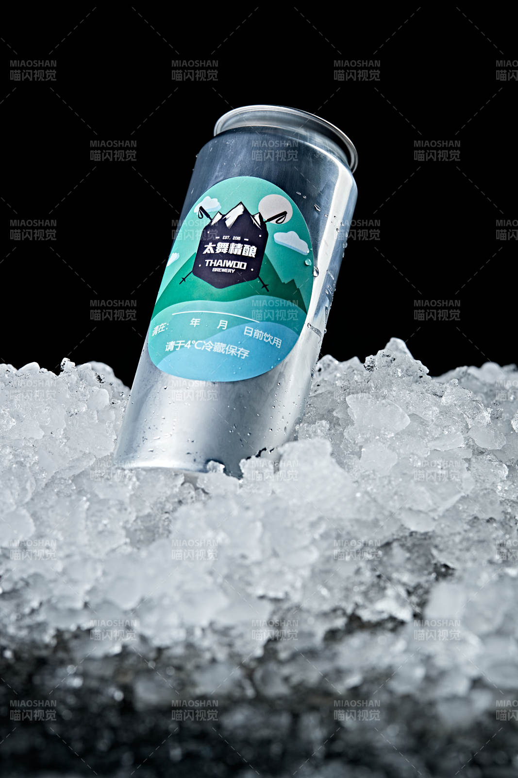 夏日里的冰镇精酿啤酒图片