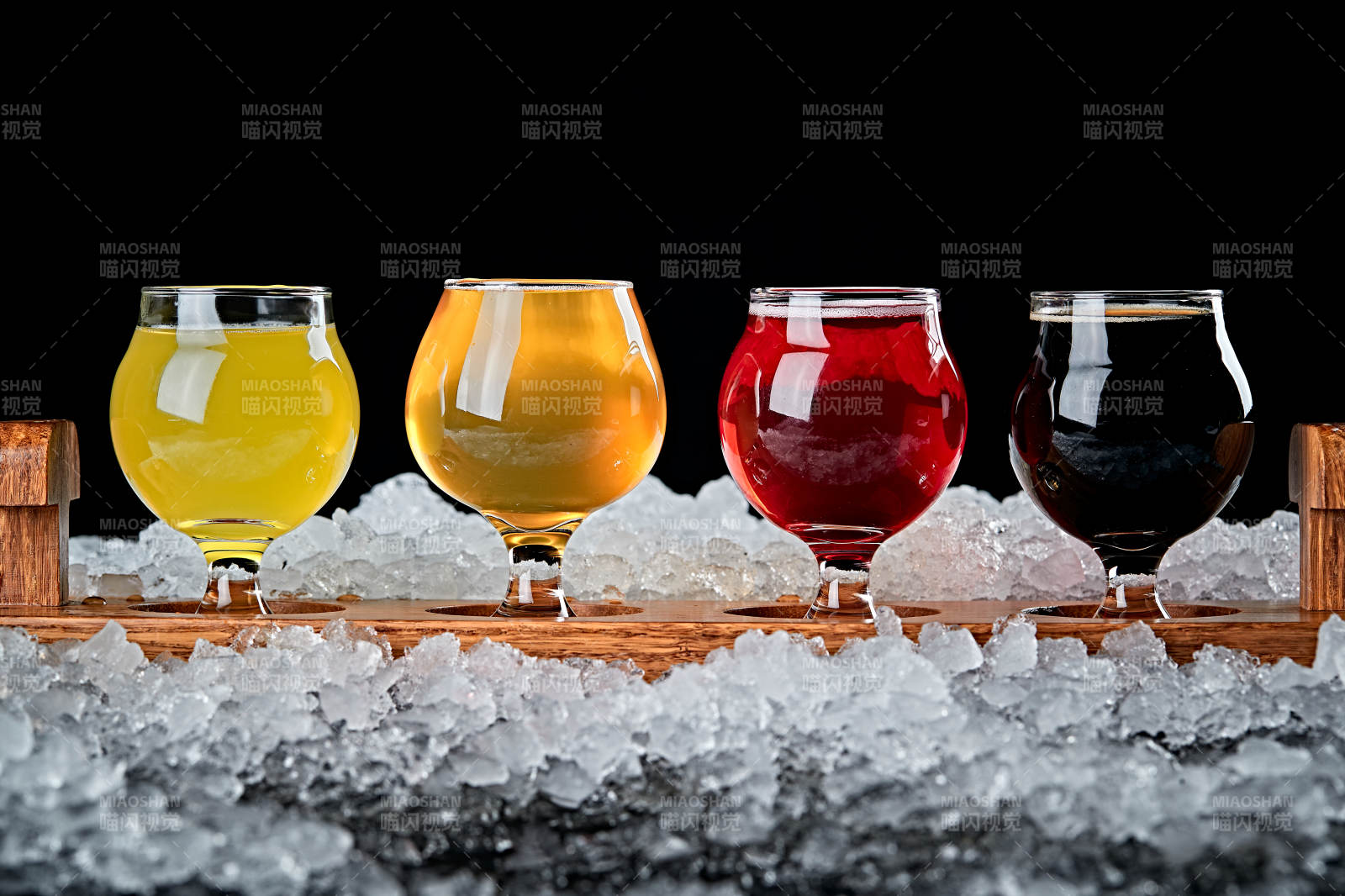 夏日里的冰镇精酿啤酒图片