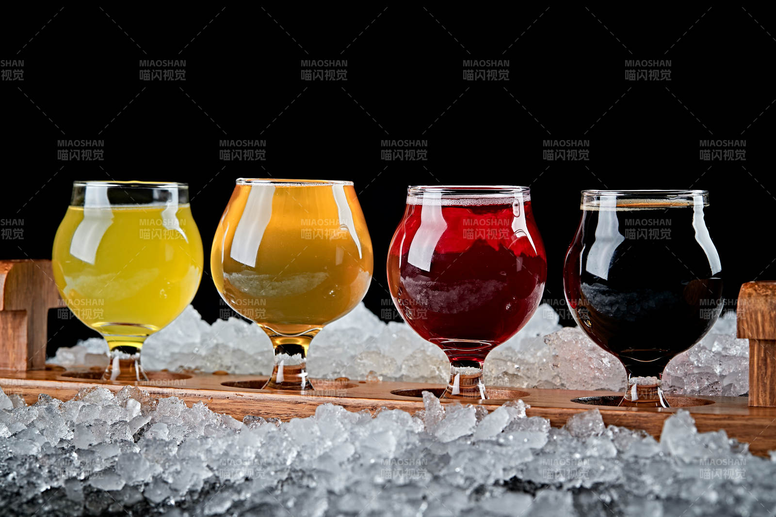 夏日里的冰镇精酿啤酒图片