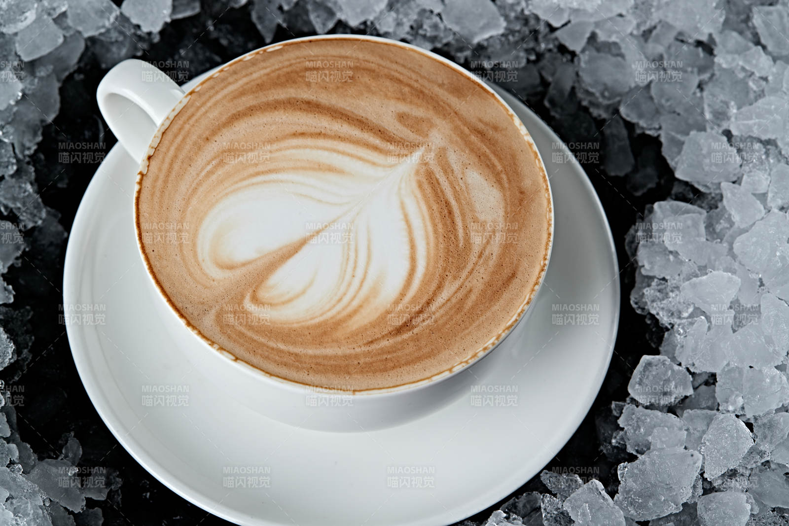 美式拉花卡布奇诺咖啡图片