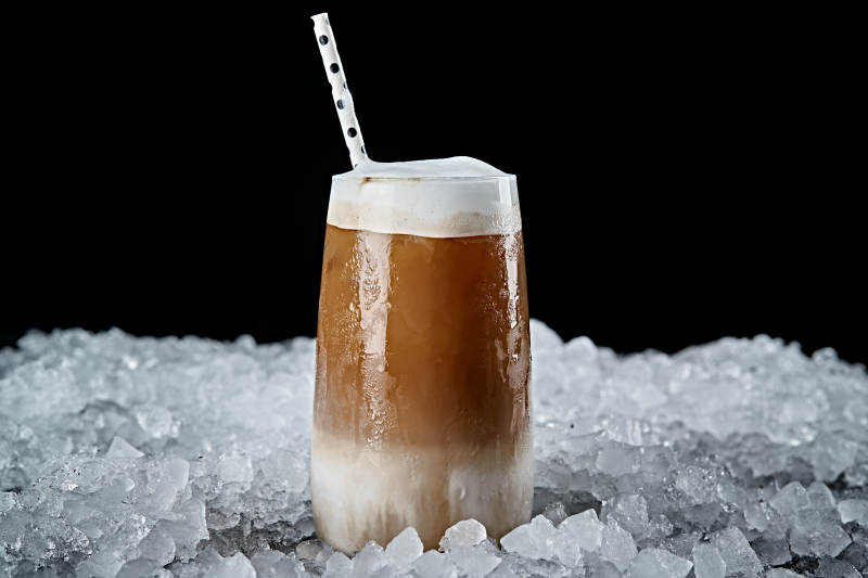 美式雪顶奶油冰咖啡图片