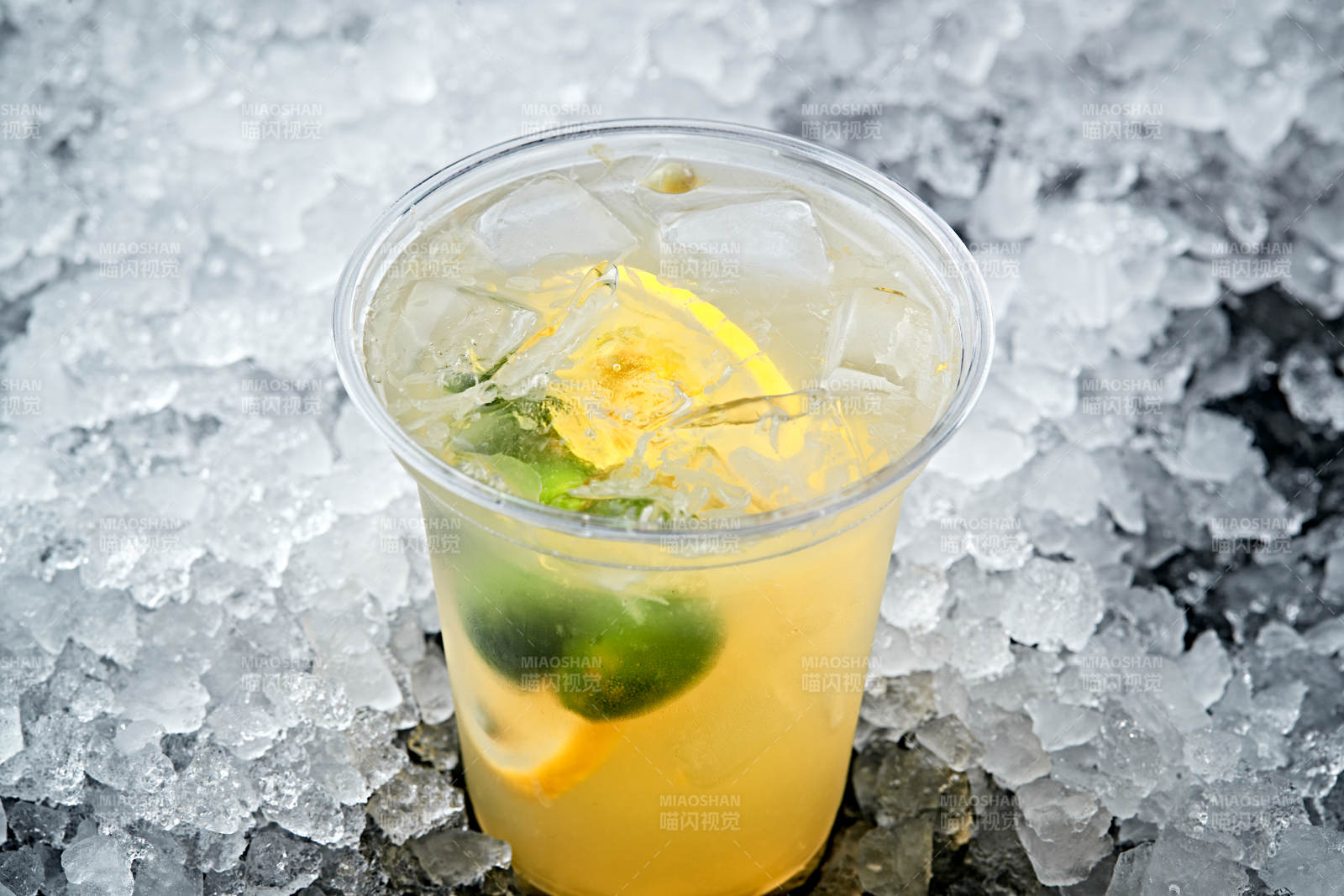 调制含酒精类饮品图片