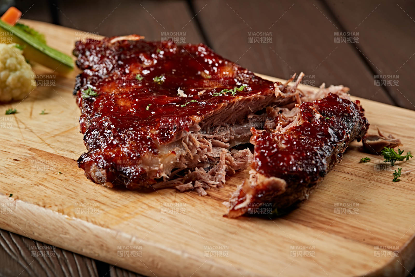 美式德州焖炉蜜汁烤猪排图片